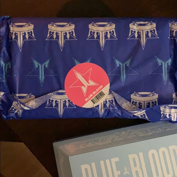 Jeffree Star Blue Blood Palette Authentic & New - Picture 3 of 4